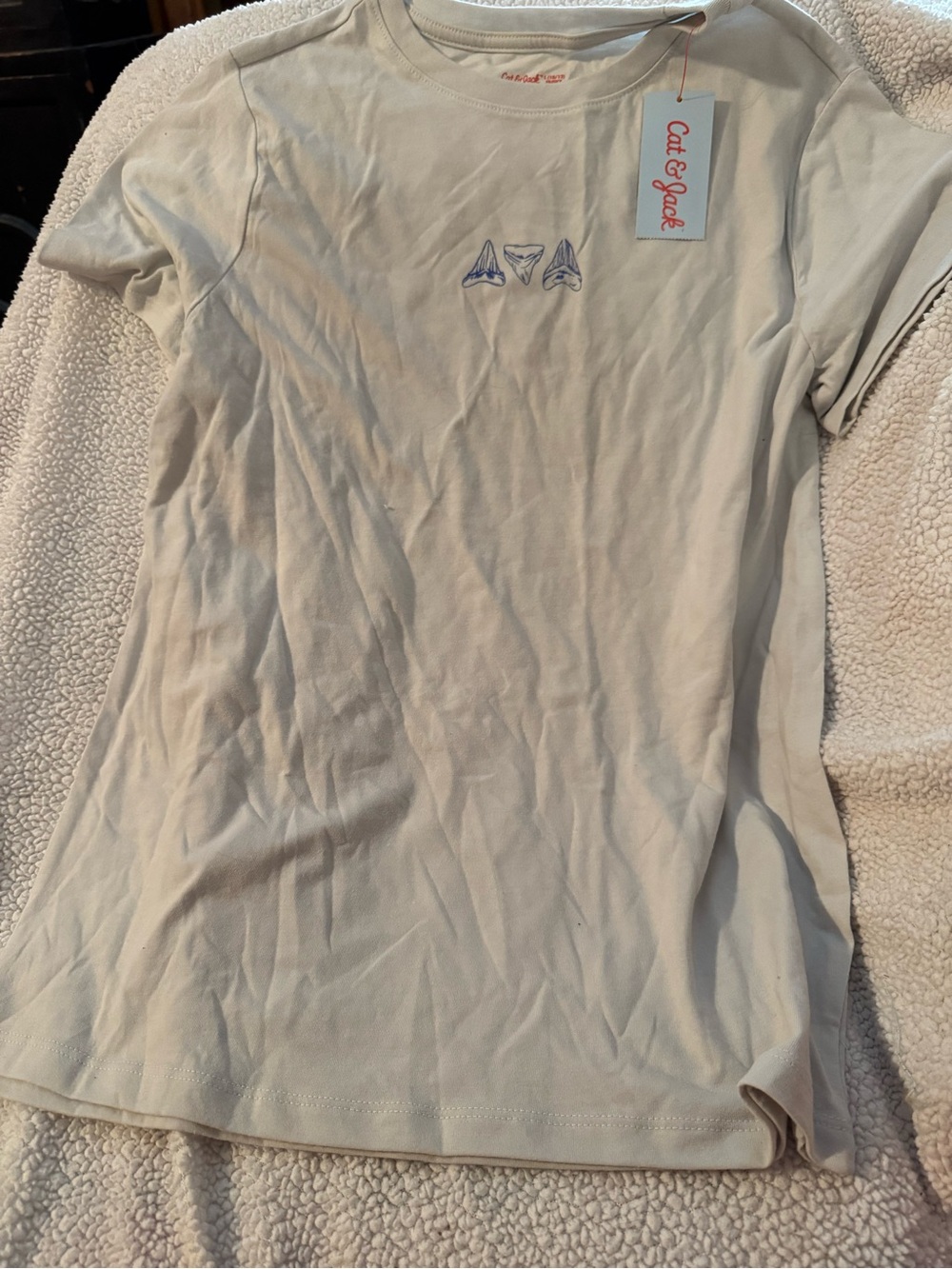 Cat & Jack Boys Cream Tee with Blue Shark Tooth NWT Size Large Husky 10 12 B18